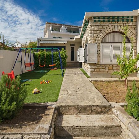 Holiday Home Oliva Водице Экстерьер фото