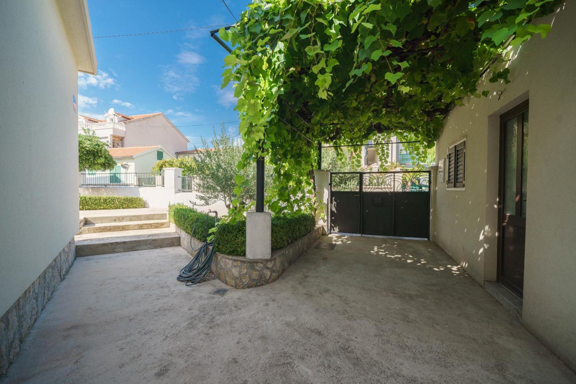 Holiday Home Oliva Водице Экстерьер фото